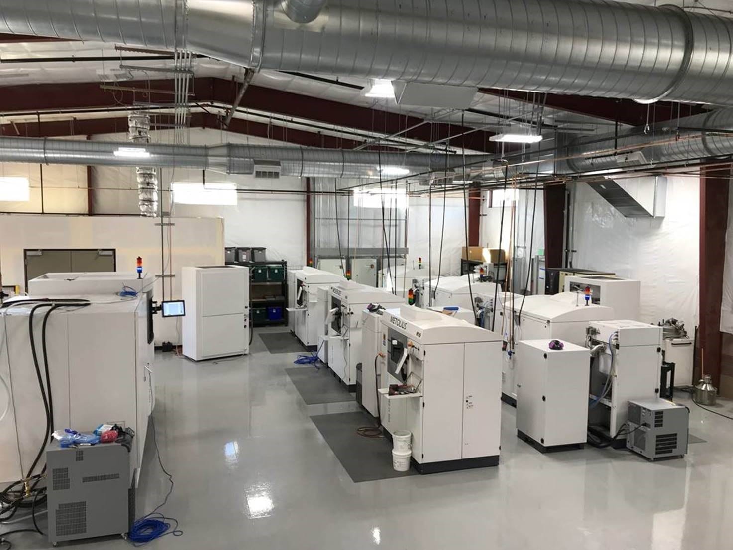 i3D Manufacturing factory floor showing DMLS metal AM systems in operation